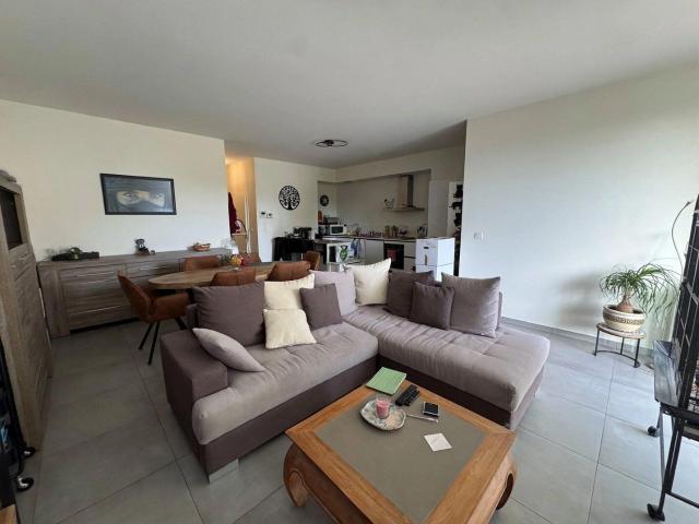 Ground floor apartment with a garden, parking space, and bas