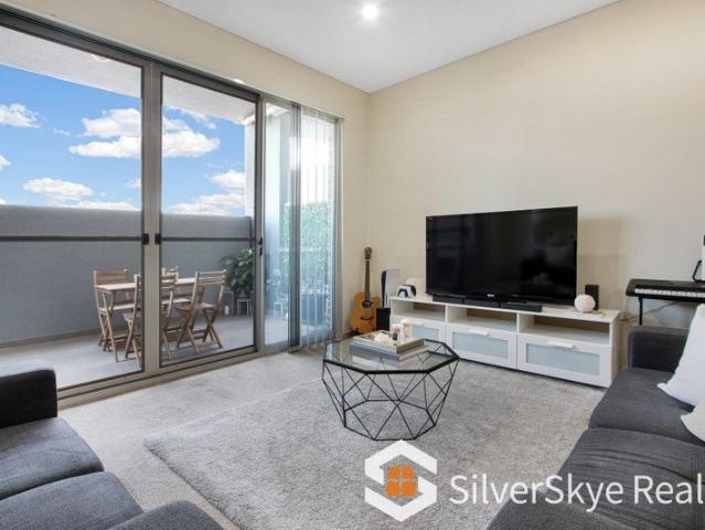 Ground Floor Apartment with Large Courtyard A Peaceful, Convenient Retreat!