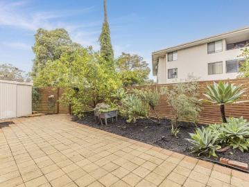 Ground Floor Apartment with Large Private Courtyard Move Straight In