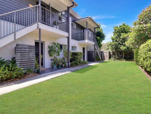 GROUND FLOOR APARTMENT WITH YARD