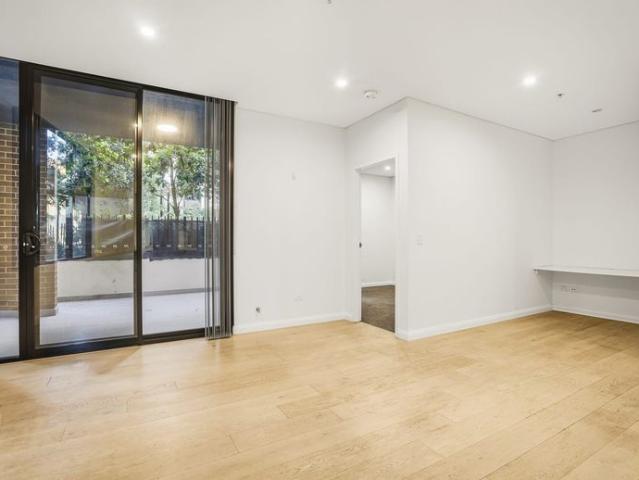GROUND FLOOR APARTMENT | 1 BED + STUDY NOOK WITH POOL ACCESS