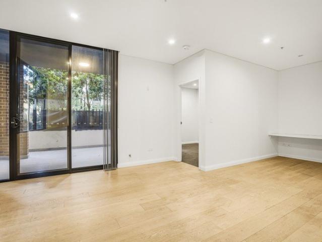 GROUND FLOOR APARTMENT | 1 BED + STUDY NOOK WITH POOL ACCESS