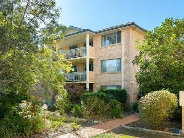 Ground Floor Apartment Entry Via Vermont Street