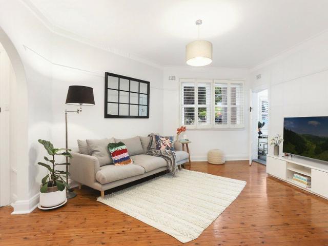 Ground Floor Art Deco Apartment