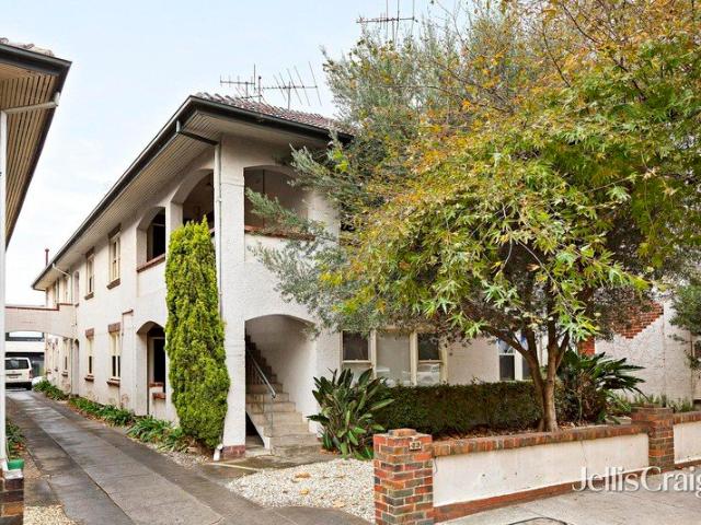 Ground Floor Art Deco with Lock Up Garage Mortgagee Auction