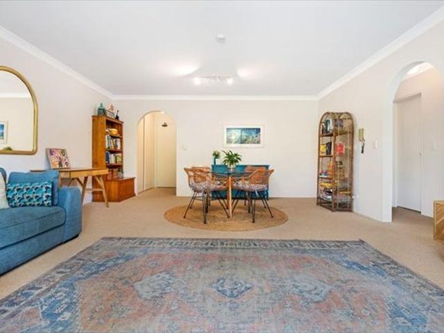 Ground Floor Beachside Oasis, Steps to Surf and Dining