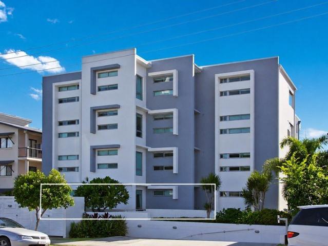 GROUND FLOOR BEACHSIDE APARTMENT