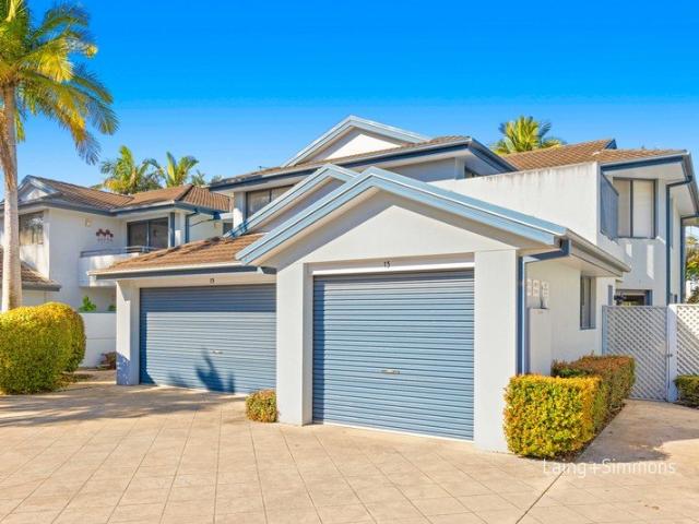 Ground Floor Garden Apartment Short Level Stroll to Waterfront & Shops