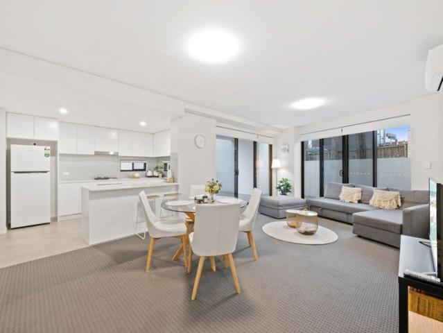 Ground Floor Gem with Entertainer's Courtyard