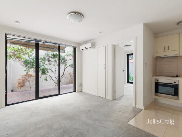 Ground floor entertainer opposite the MCG