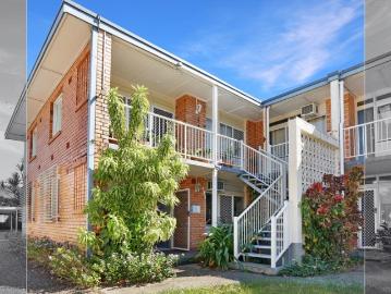 Ground floor, excellent location!