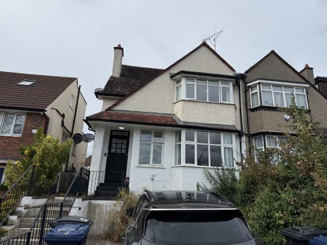 Ground Floor Flat, The Vale, London NW11, 2 bed flat to rent, £2,150 pcm | PrimeLocation