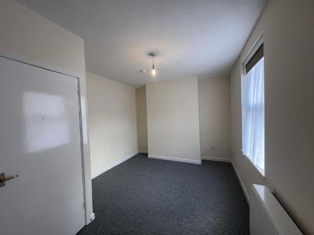 Ground floor flat to rent