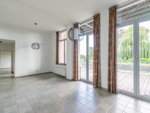 Ground floor flat with a large terrace in the centre of Tien