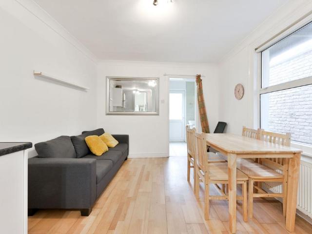 Ground Floor Flat, Acton, London, W3 2 bed flat to rent £3,250 pcm £750 pw