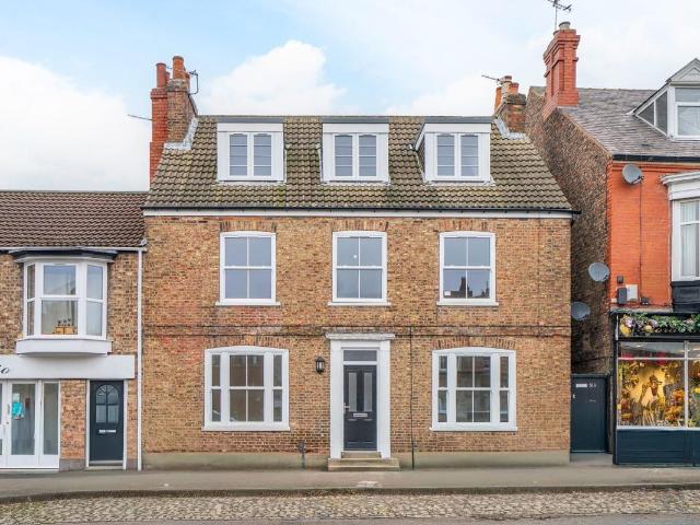 Ground Floor Flat, Front Street, Acomb, York YO24, 2 bed flat to rent, £1,350 pcm | PrimeLocation