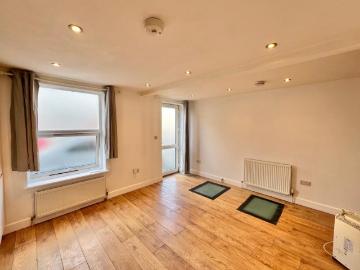 Ground floor flat Nr the seafront