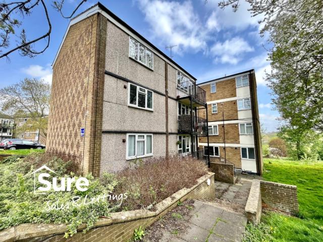 Ground Floor One Bedroom Apartment with Balcony Near Gadebridge Park