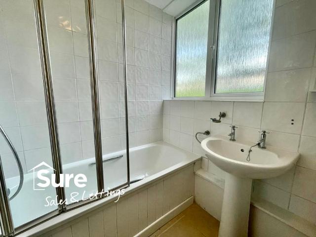 Ground Floor One Bedroom Apartment with Balcony Near Gadebridge Park