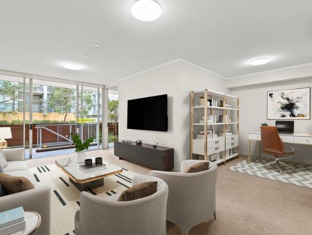 Ground Floor One Bedroom Apartment with Direct Street Access and Oversized Study