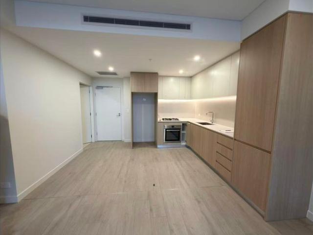 GROUND FLOOR ONE BEDROOM APARTMENT WITH PRIVATE COURTYARD