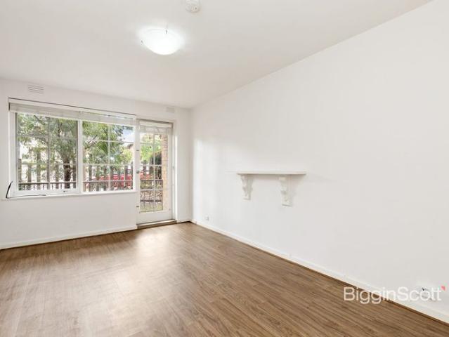 GROUND FLOOR ONE BEDROOOM APARTMENT IN LEAFY HAWTHORN!