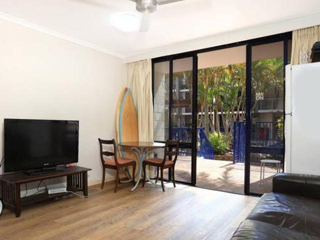Ground Floor Overlooking The Pool