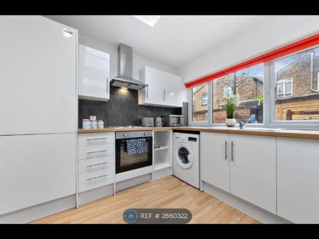 Ground Floor, London SE15, 2 bed flat to rent, £2,200 pcm | PrimeLocation