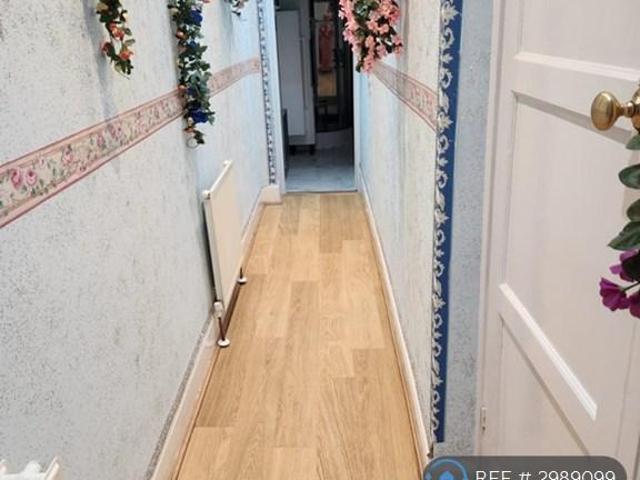 Ground Floor, Leeds, LS2 1 bed in a flat share to rent £435 pcm £100 pw