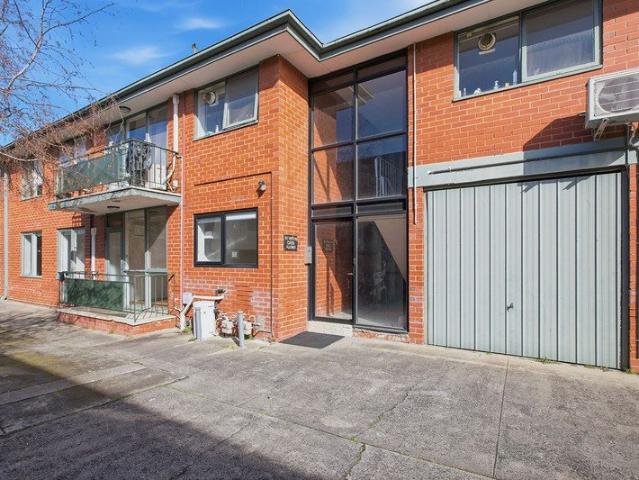 GROUND FLOOR LIVING IN A PRIME LOCATION
