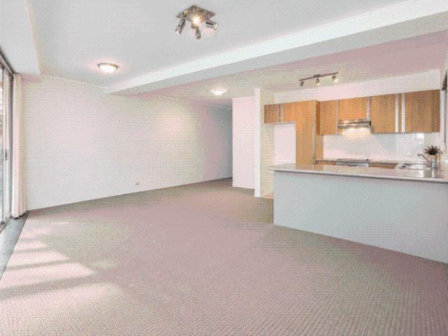 Ground Floor Living in the Heart of Surfers Paradise Pool & Balcony!