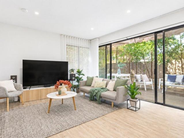 Ground Floor Living with Expansive Courtyard