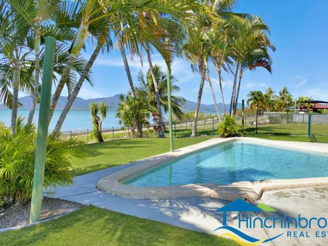 Ground floor living with Ocean and Island Views