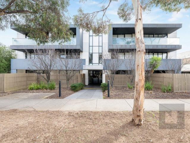 Ground floor living with spacious courtyard for entertaining!