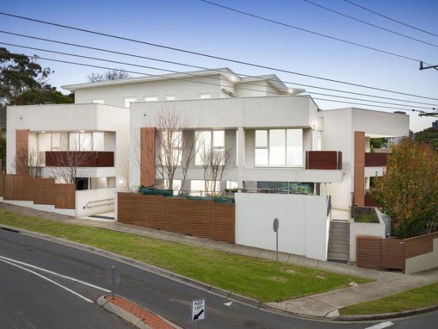 Ground Floor Living with Private Courtyard