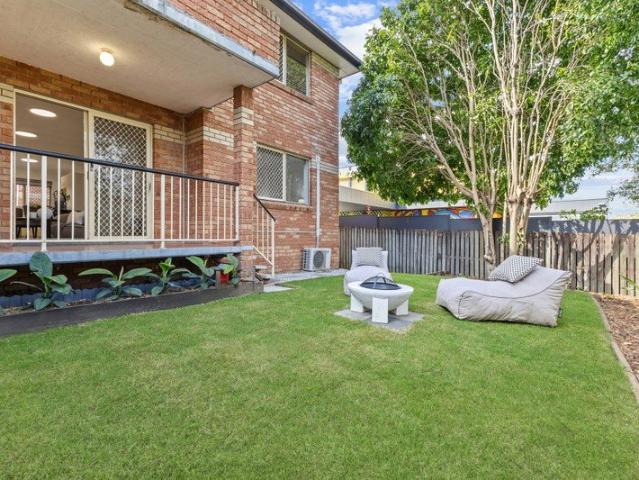 Ground Floor Living With Your Own Private Courtyard!