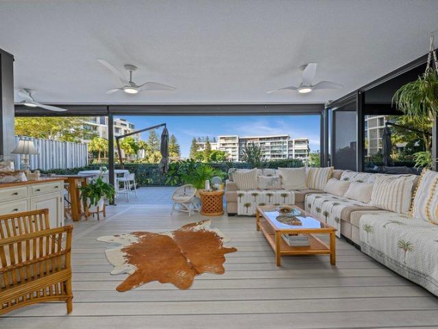 MINUTES TO THE BROADWATER GROUND FLOOR WATER VIEWS!