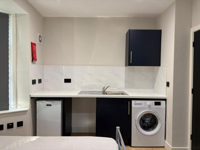 Ground floor self contained studio flat in South H