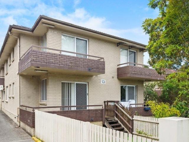 Ground Floor & Spacious Two Bedroom Apartment with a Courtyard