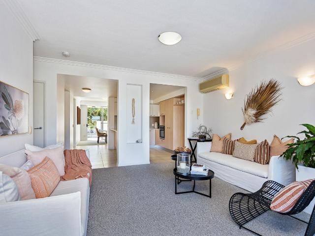 Ground floor spectacular apartment