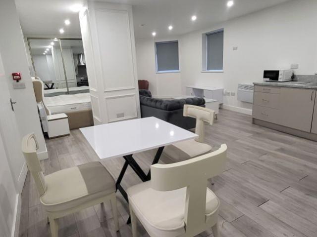 Ground floor studio flat to rent Windmill Lane, Smethwick B66