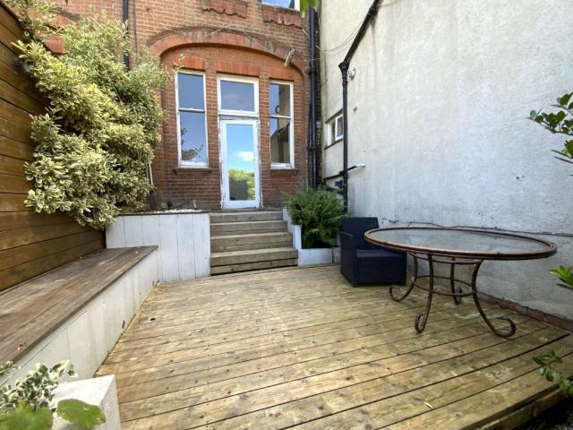 Ground Floor Studio with Garden – Surbiton Claremont Gardens, KT6