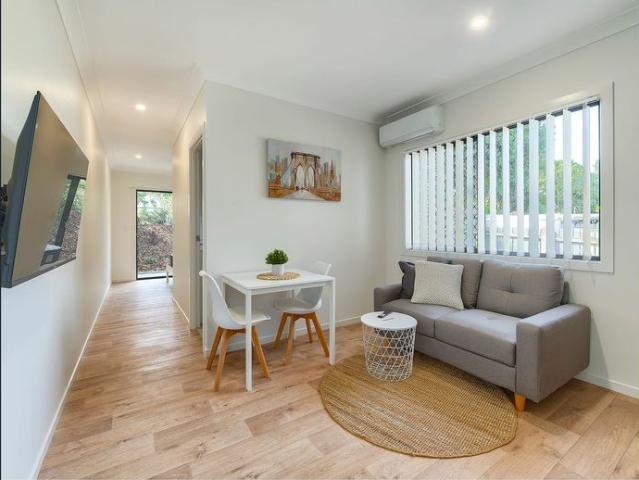 GROUND FLOOR STUDIO WITH PRIVATE COURTYARD – BILLS INCLUDED!