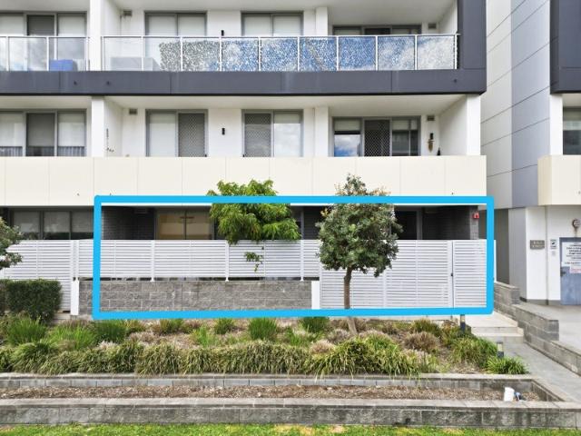Ground Floor Stunner with Private Courtyard Walk to Station!