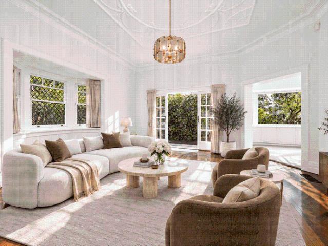 GROUND FLOOR STUNNING 3 BEDROOM DUPLEX WITH HOUSE LIKE PROPORTIONS