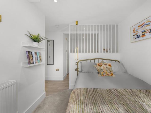 Ground floor suite, patio & parking | Bills inc