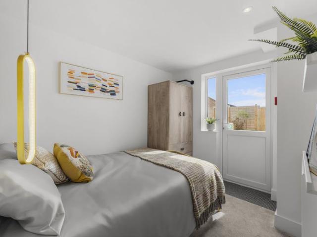 Ground floor suite, patio & parking | Bills inc