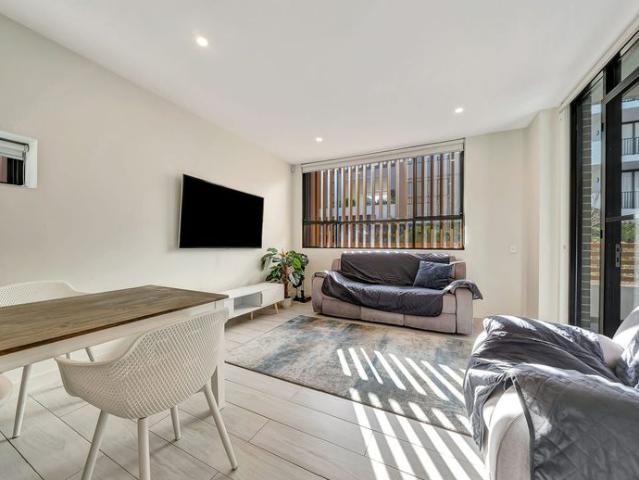 GROUND FLOOR PREMIUM APARTMENT WITH PRIVATE COURTYARD!