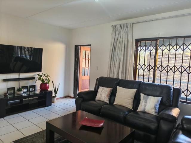 Ground Floor Townhouse to Rent