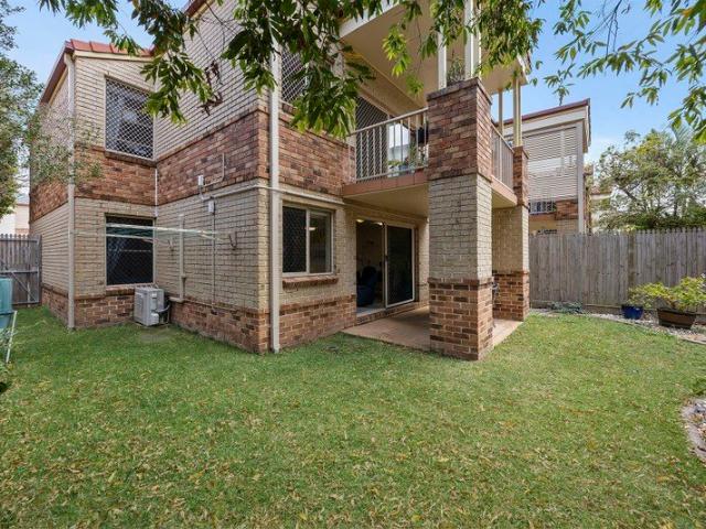 Ground Floor Two Bed Apartment in Grange with DIRECT Kedron Brook Access!
